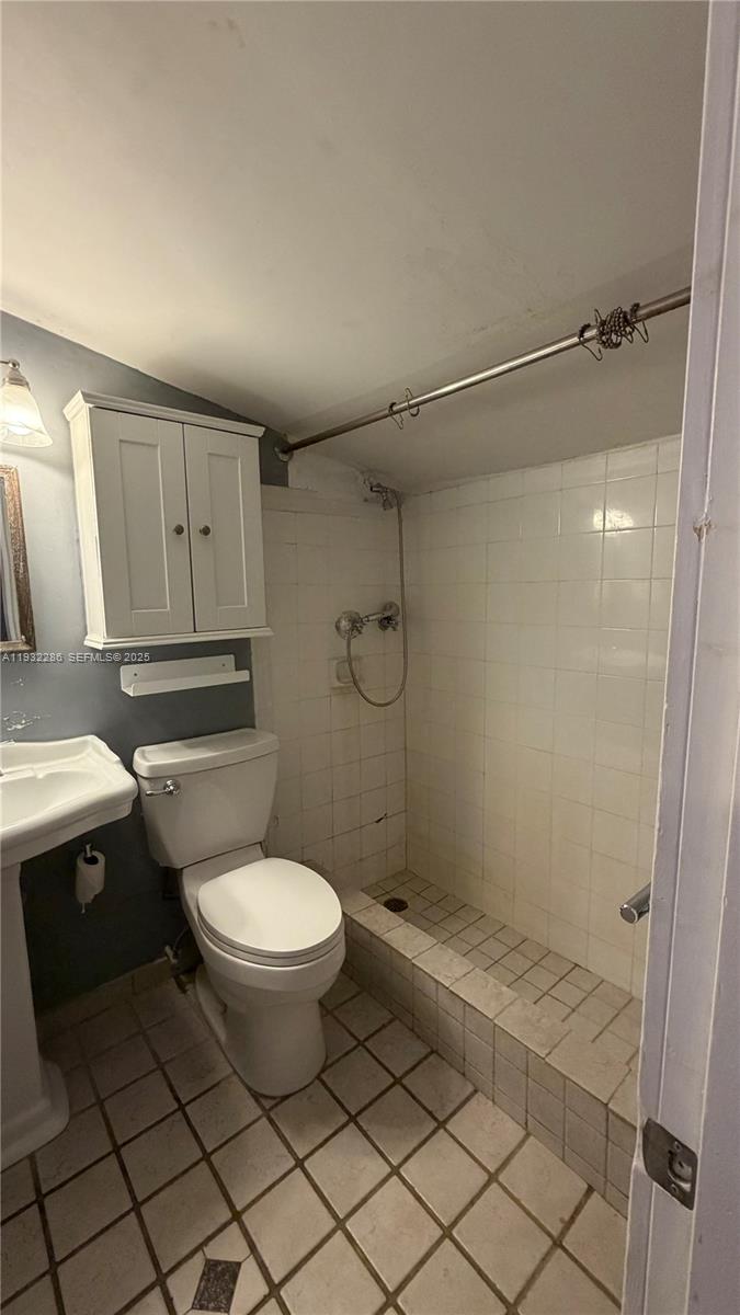 DIXIE HIGHWAY TRACK - Residential Lease