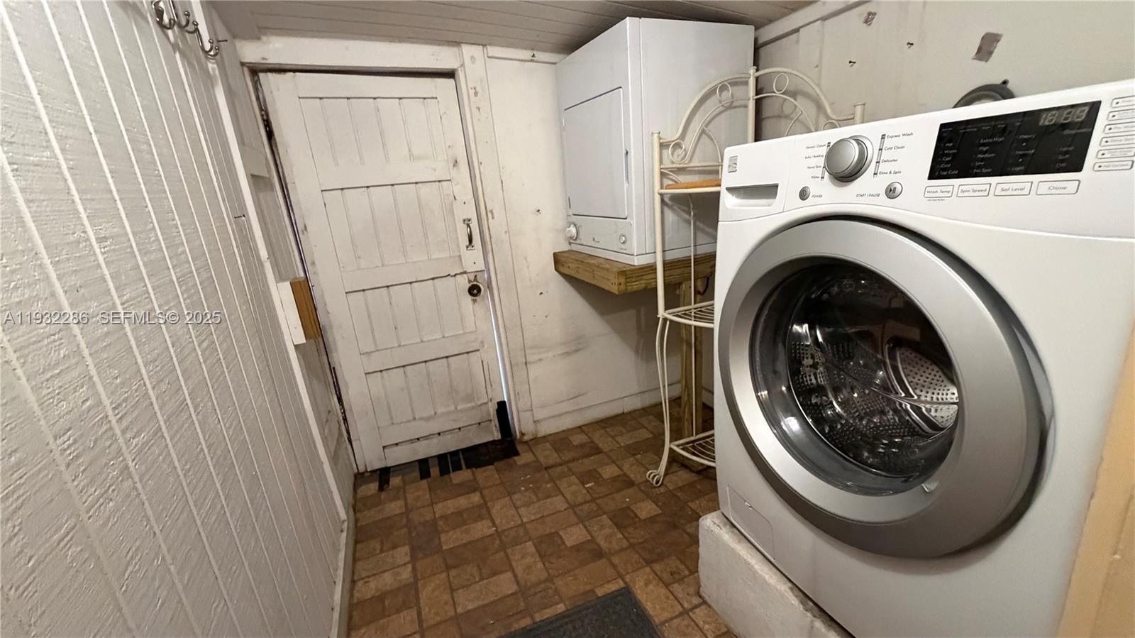 DIXIE HIGHWAY TRACK - Residential Lease