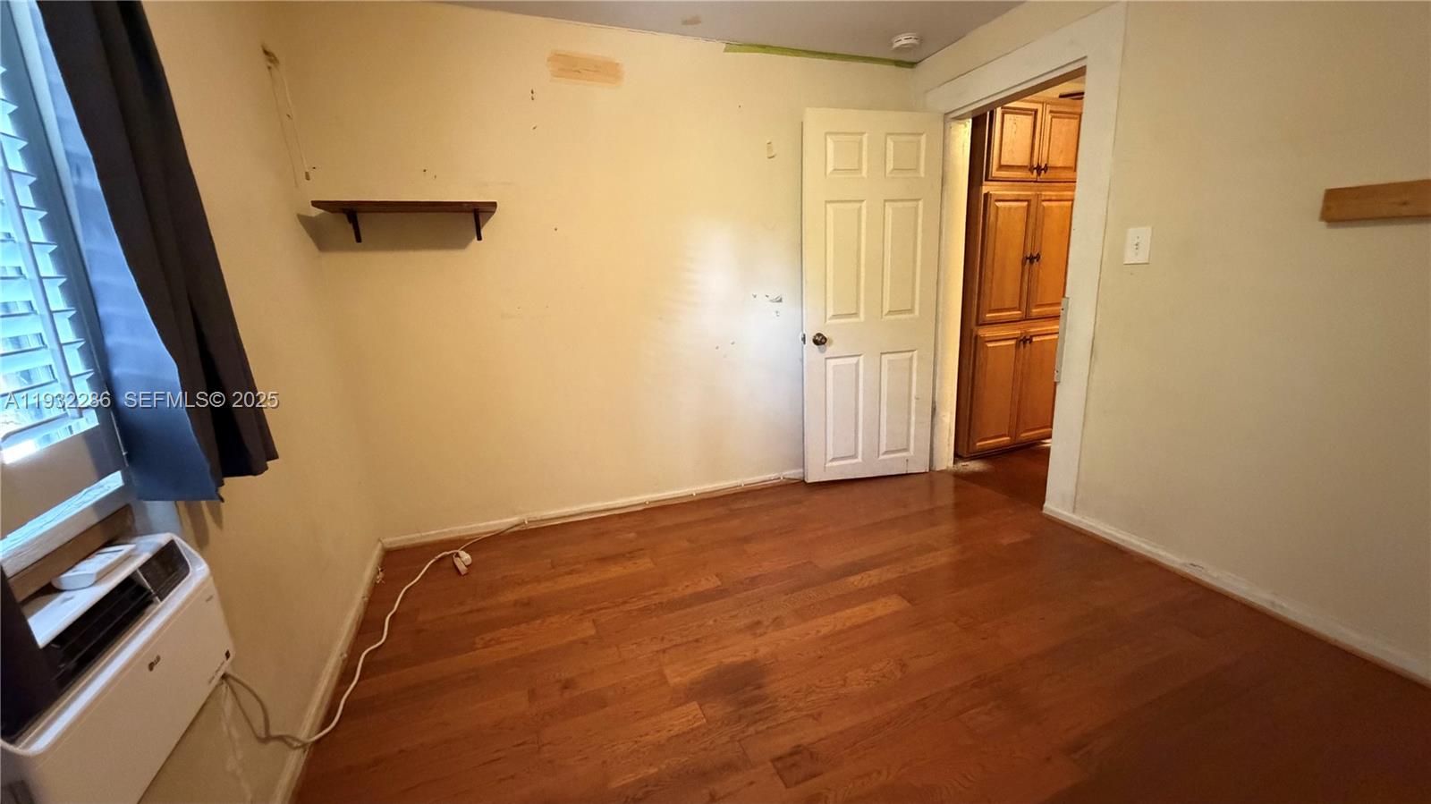 DIXIE HIGHWAY TRACK - Residential Lease