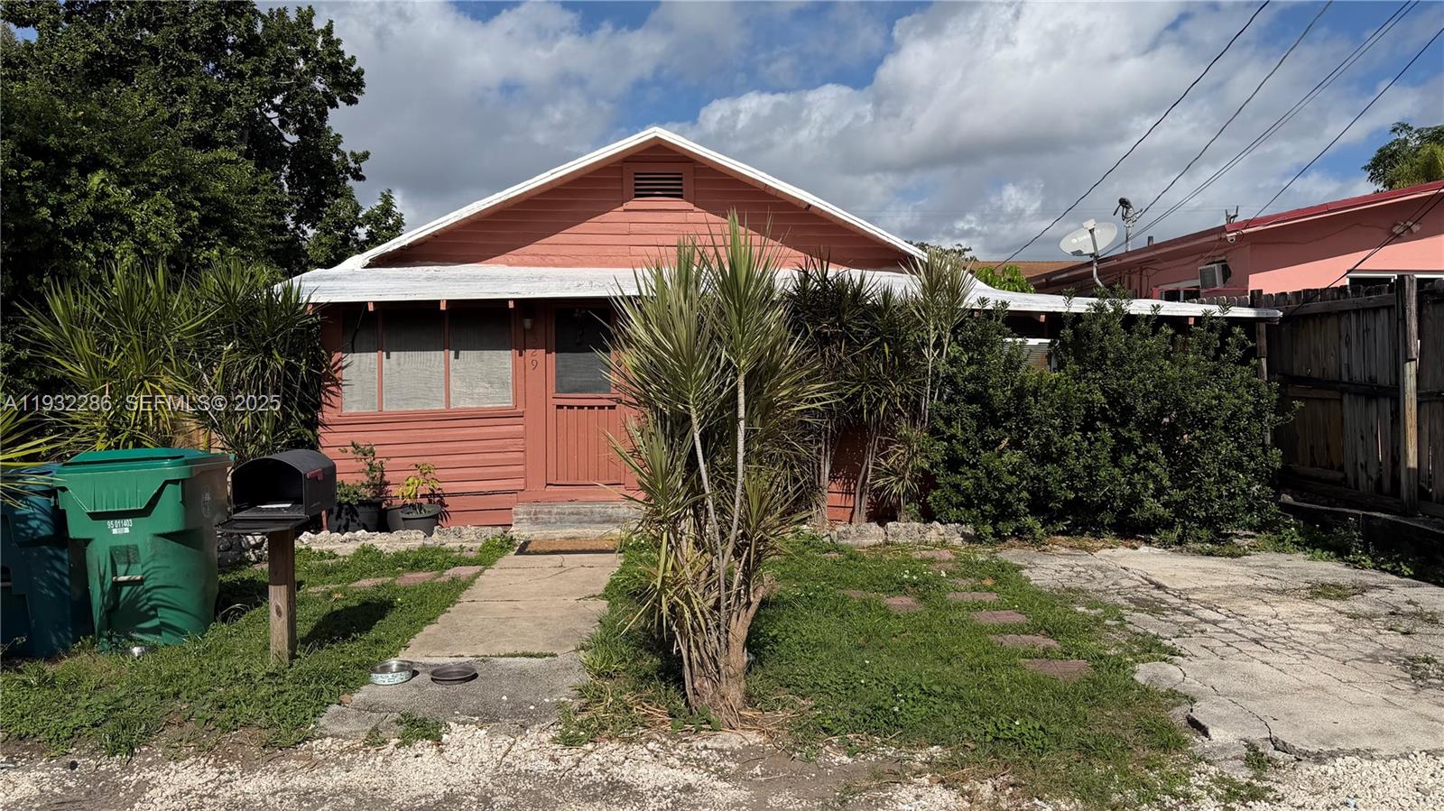 DIXIE HIGHWAY TRACK - Residential Lease
