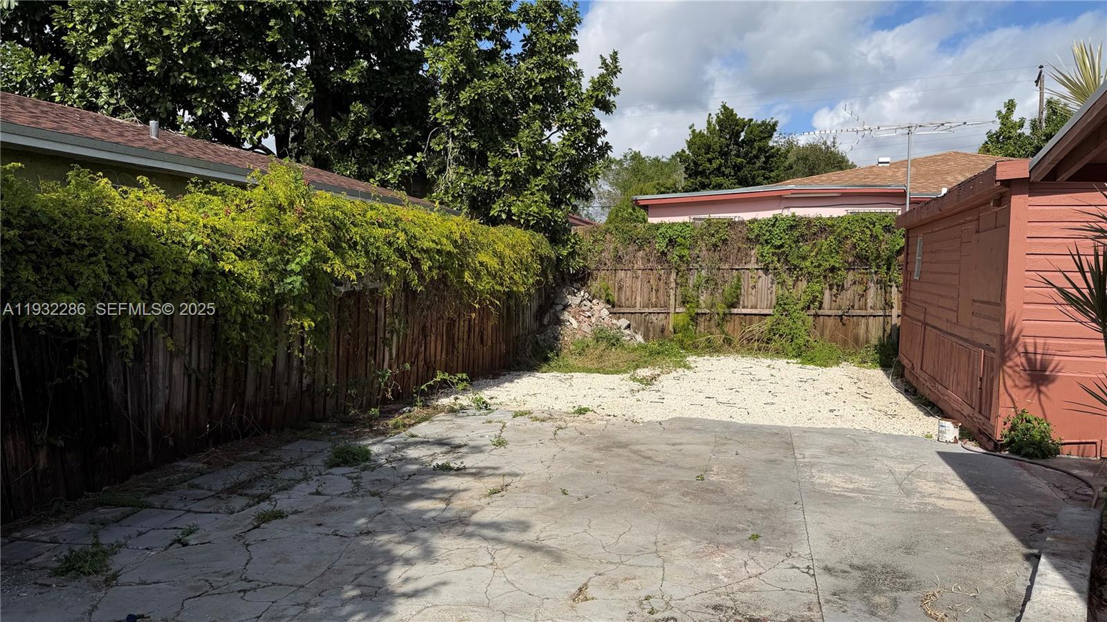 DIXIE HIGHWAY TRACK - Residential Lease