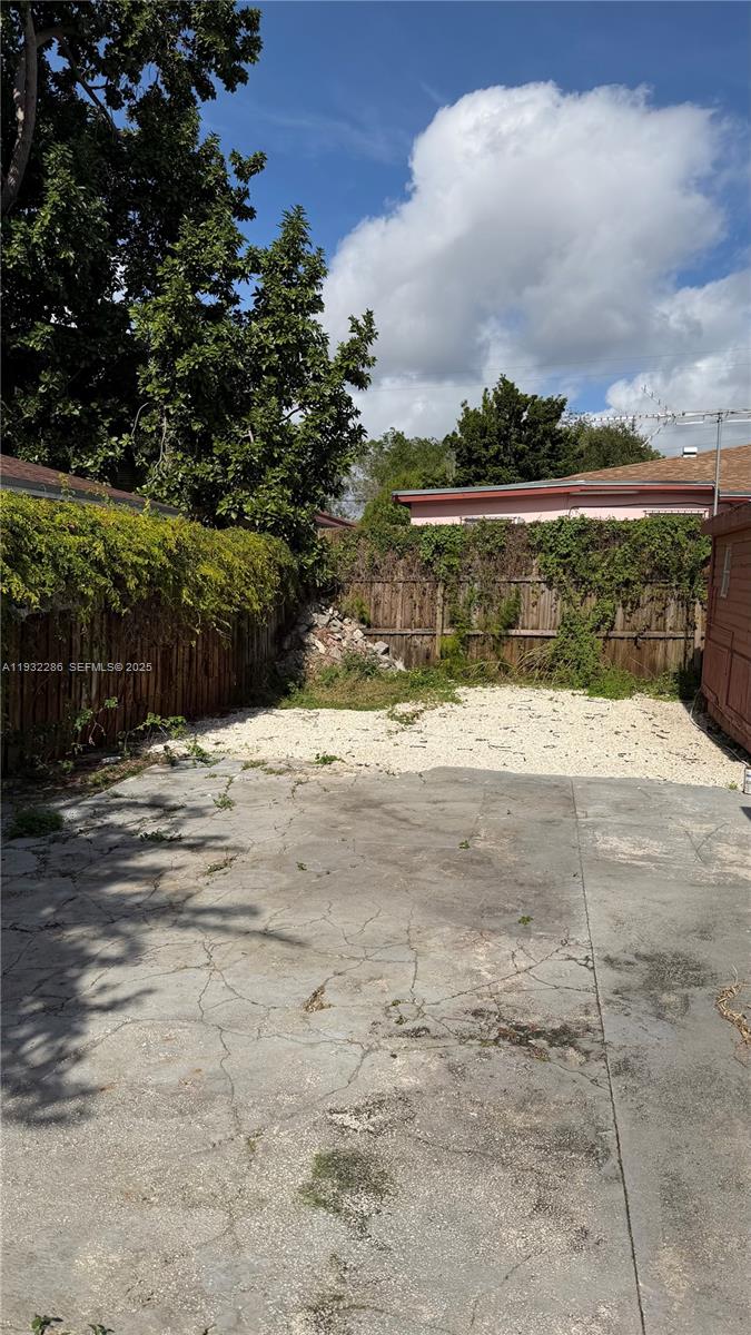 DIXIE HIGHWAY TRACK - Residential Lease