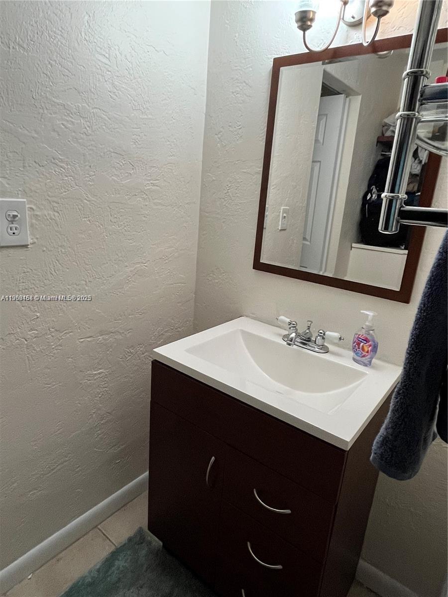 MONTEREY GARDENS OF PINEC - Residential Lease