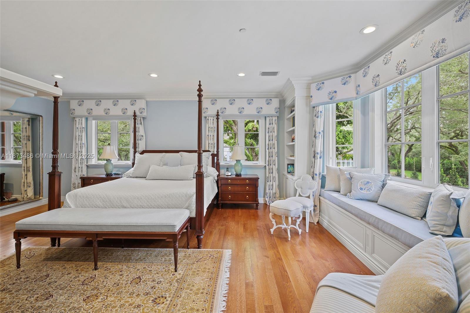 PALM VISTA - Residential