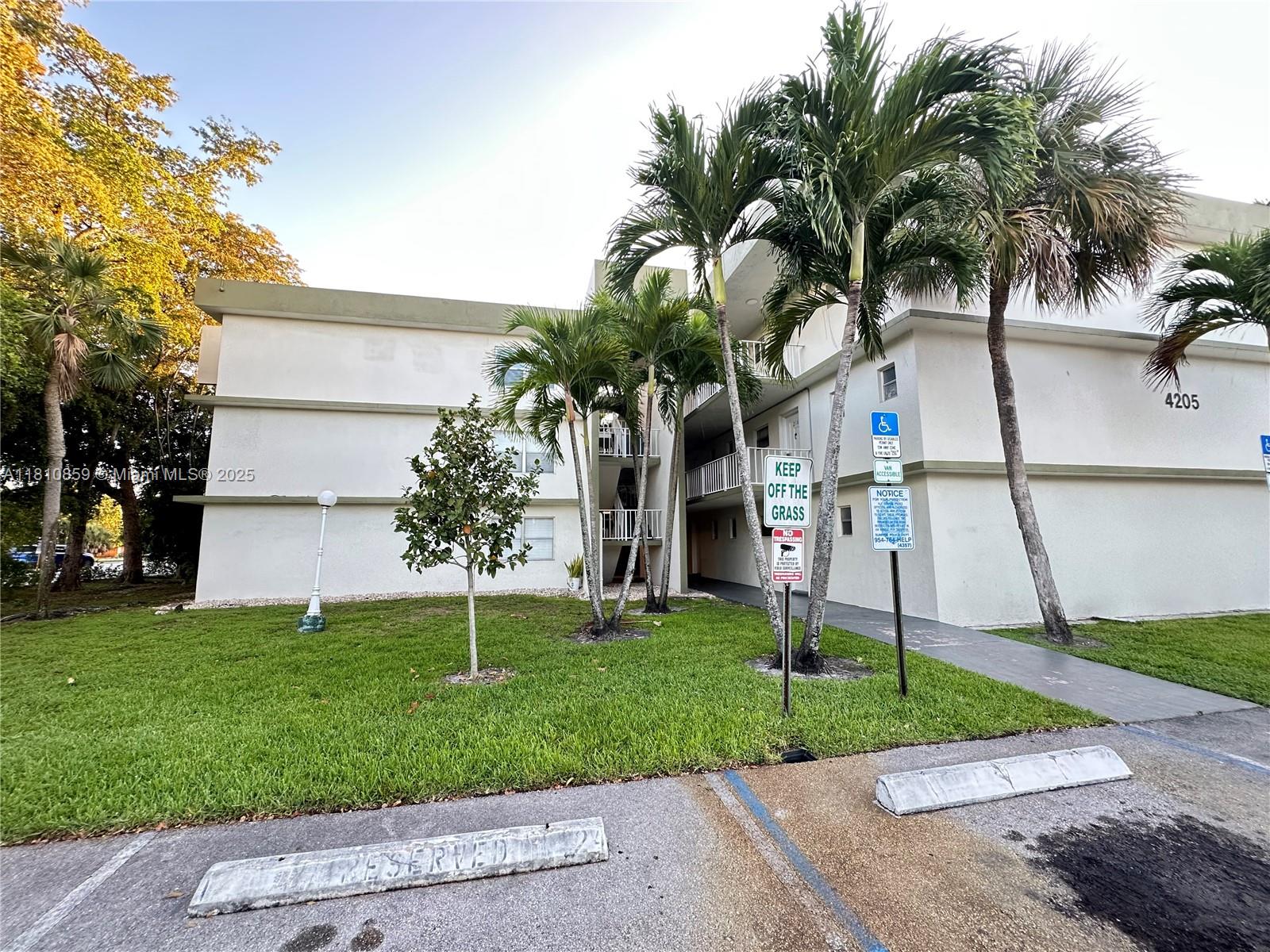 Property for Sale at 4205 N University Dr 308, Sunrise, Miami-Dade County, Florida - Bedrooms: 2 
Bathrooms: 2  - $195,000