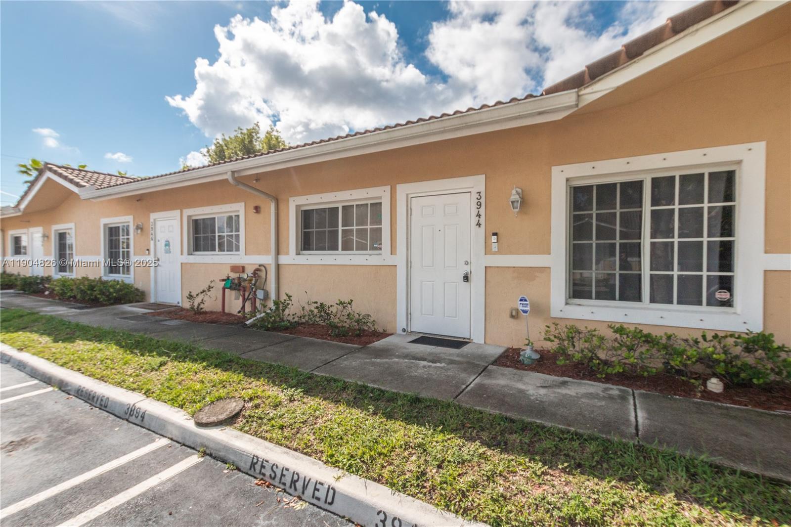 HOLLYWOOD RIDGE FARMS 2-6 - Residential