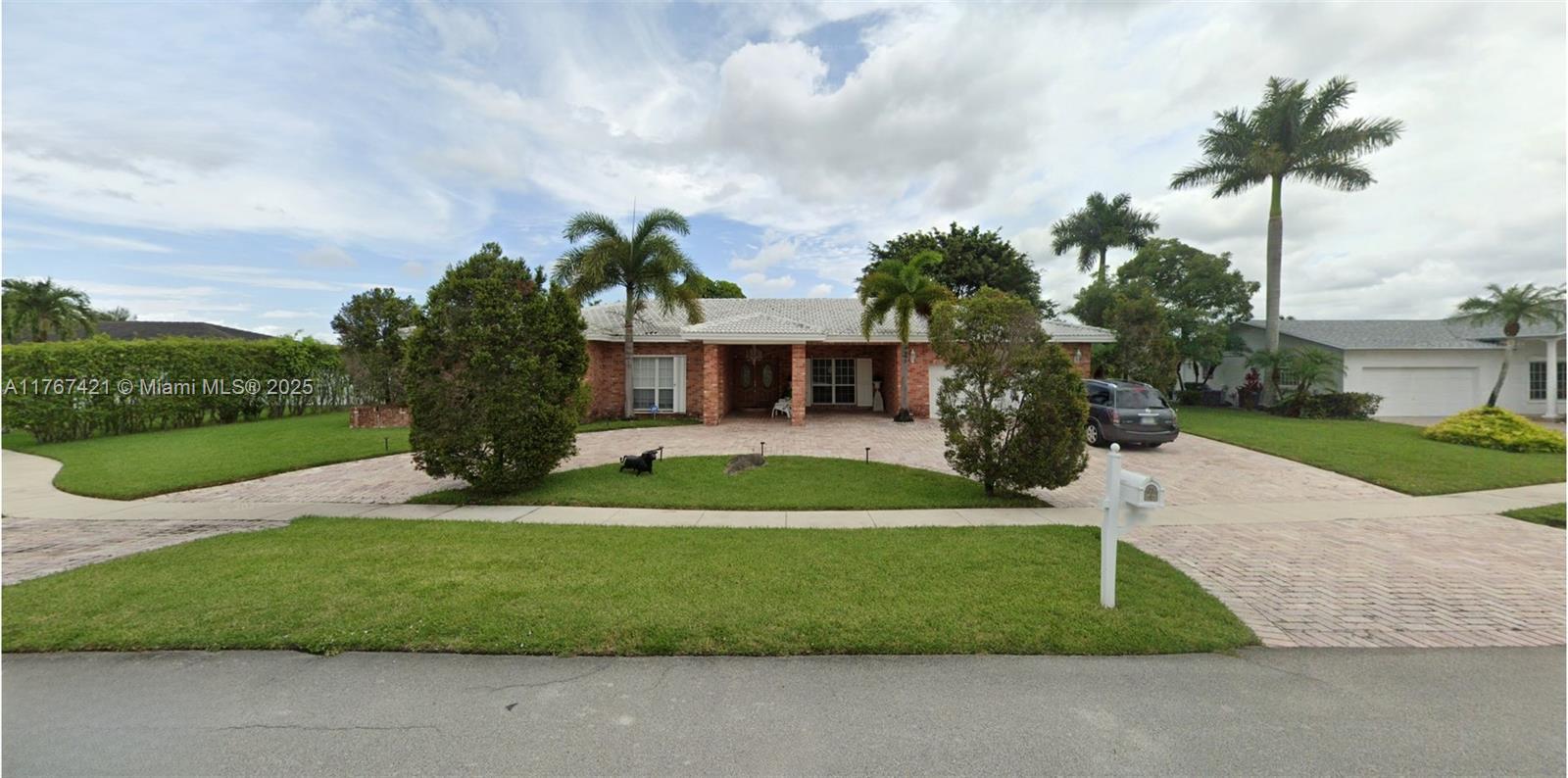 Property for Sale at 16733 Golfview Dr, Weston, Broward County, Florida - Bedrooms: 4 
Bathrooms: 3  - $1,099,000