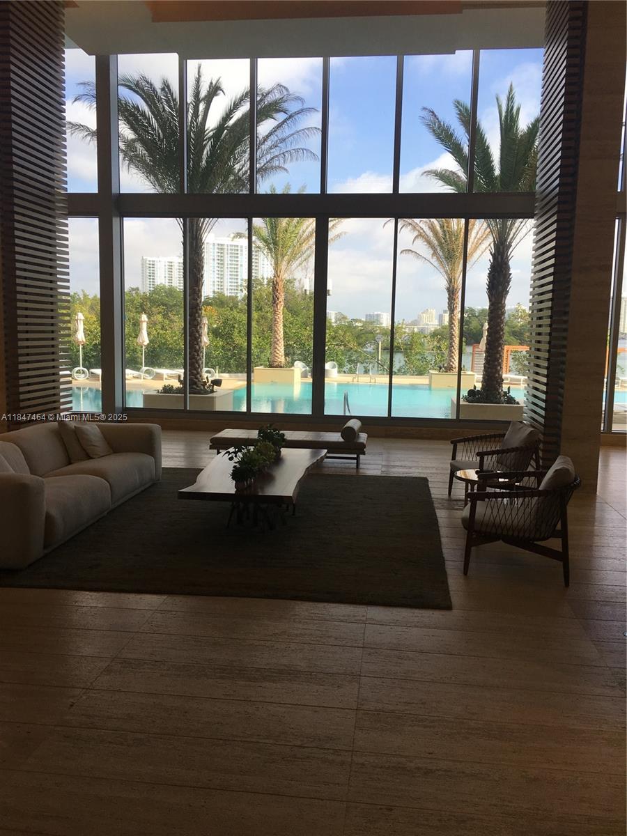 16385 Biscayne Blvd 1206
