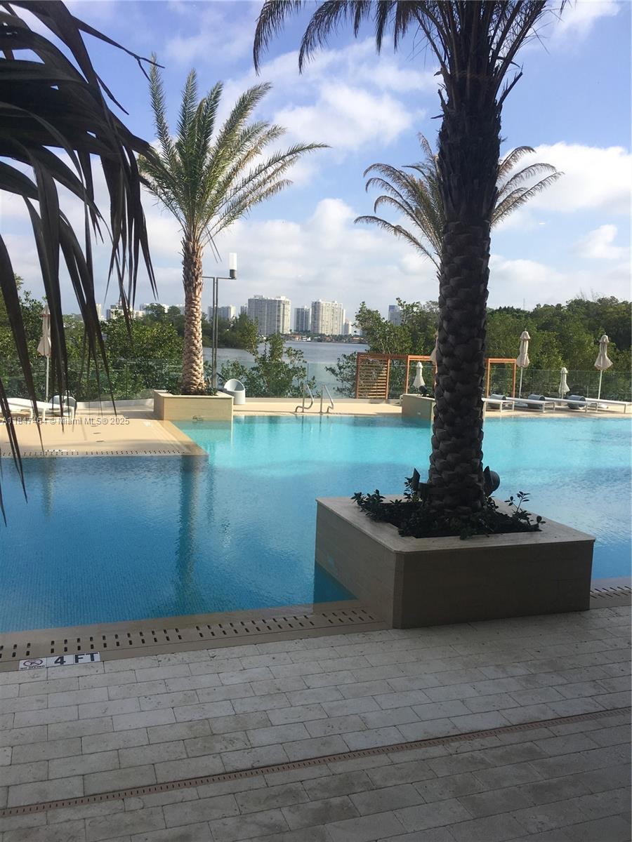 16385 Biscayne Blvd 1206