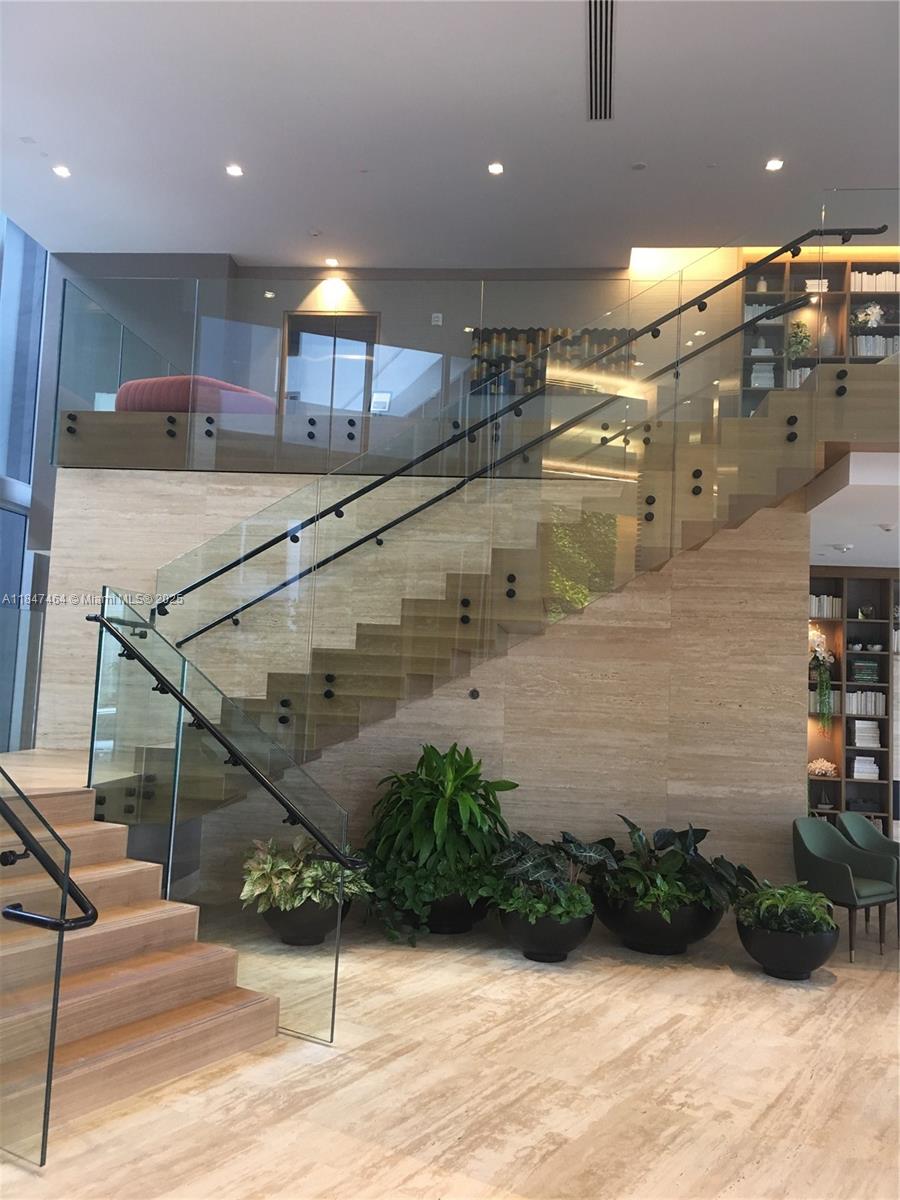 16385 Biscayne Blvd 1206