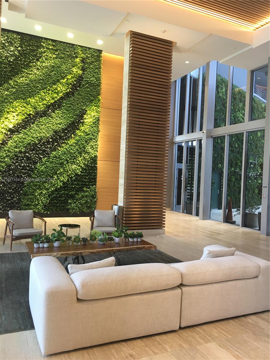 16385 Biscayne Blvd 1206
