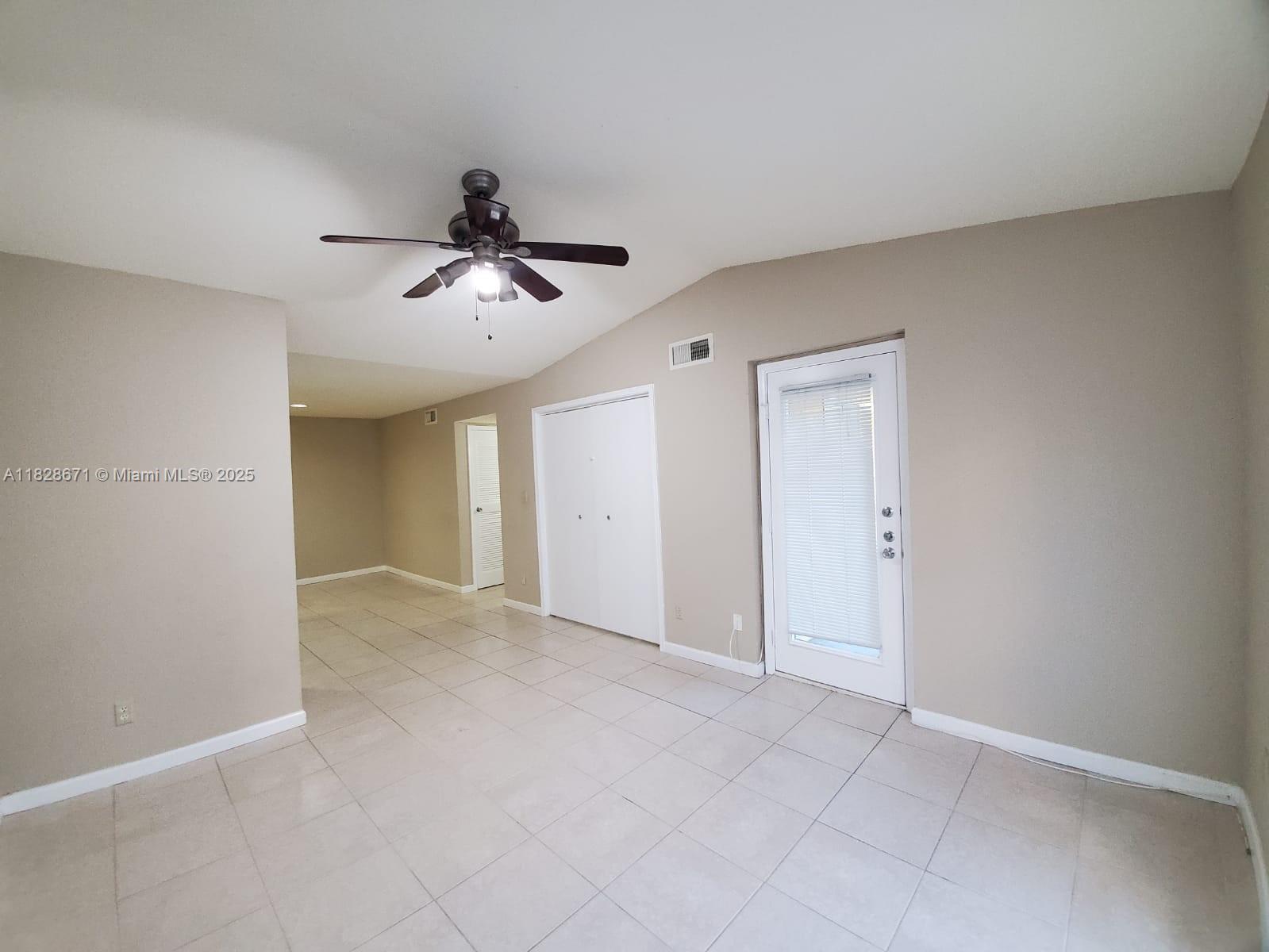 833 Riverside Dr 837