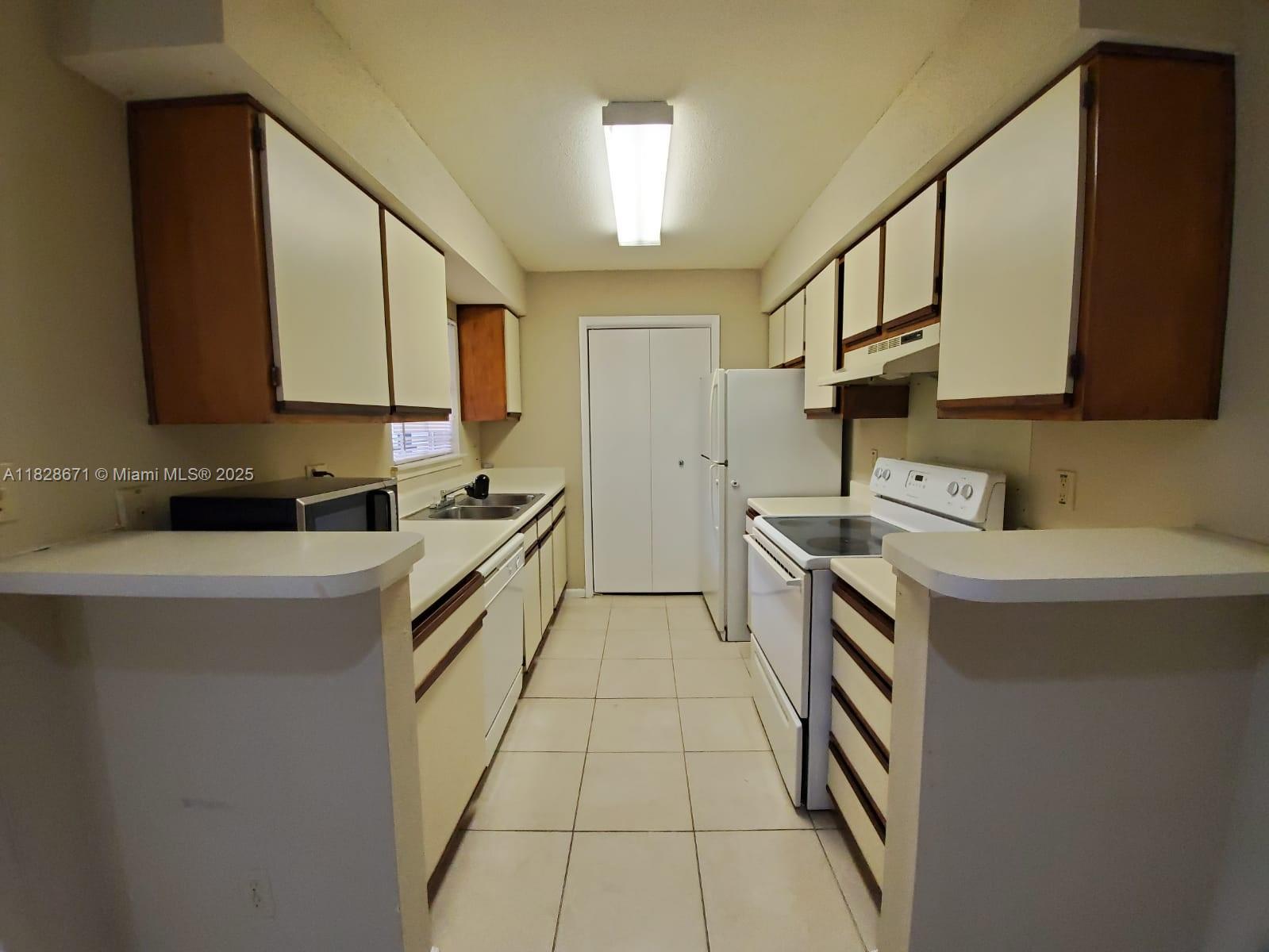 833 Riverside Dr 837