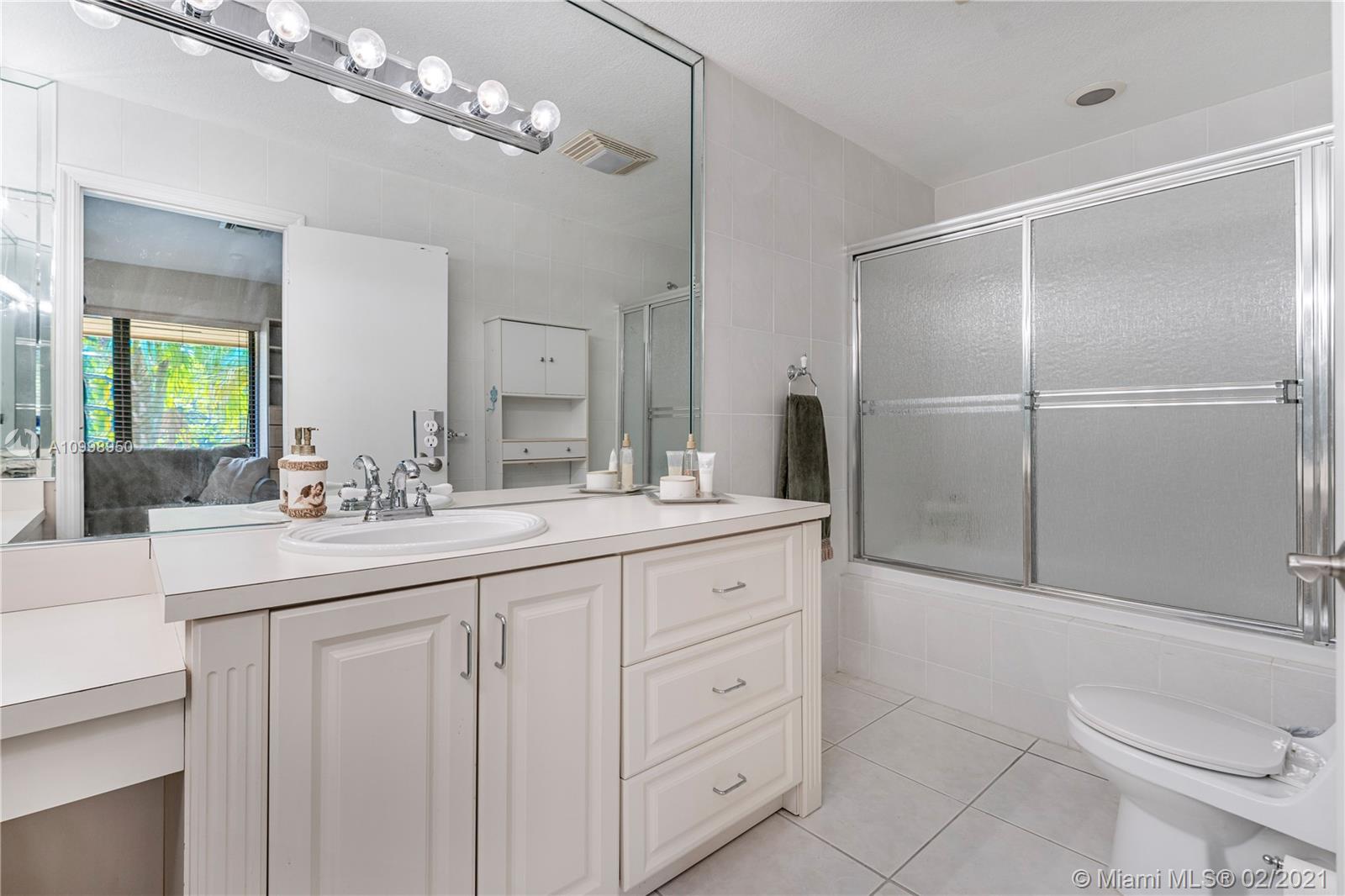 EMERALD WOODS - Residential