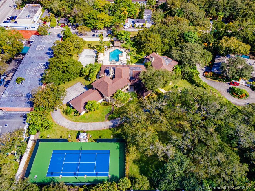 AMAZING ESTATES IN HOLLYWOOD GATED COMMUNITY AT EMERALD OAKS WITH OVER 2.3 ACRES LOT, OVER 10,000 SQUARE FEET, PROPERTY BEING SOLD AS-IS CONDITION, FEATURING 5 BEDROOMS AND 5 BATHS AND 2 HALF BATHROOMS, VERY PRIVATE LOCATION WITH TENNIS,BASKETBALL AND SAND VOLLEYBALL COURT, 4 CAR GARAGE, MOVIE THEATER, 3 FIREPLACE, VERY LARGE MASTER BEDROOM AND BATH... AMAZING POOL AREA WITH JACUZZI AND TIKI BAR...