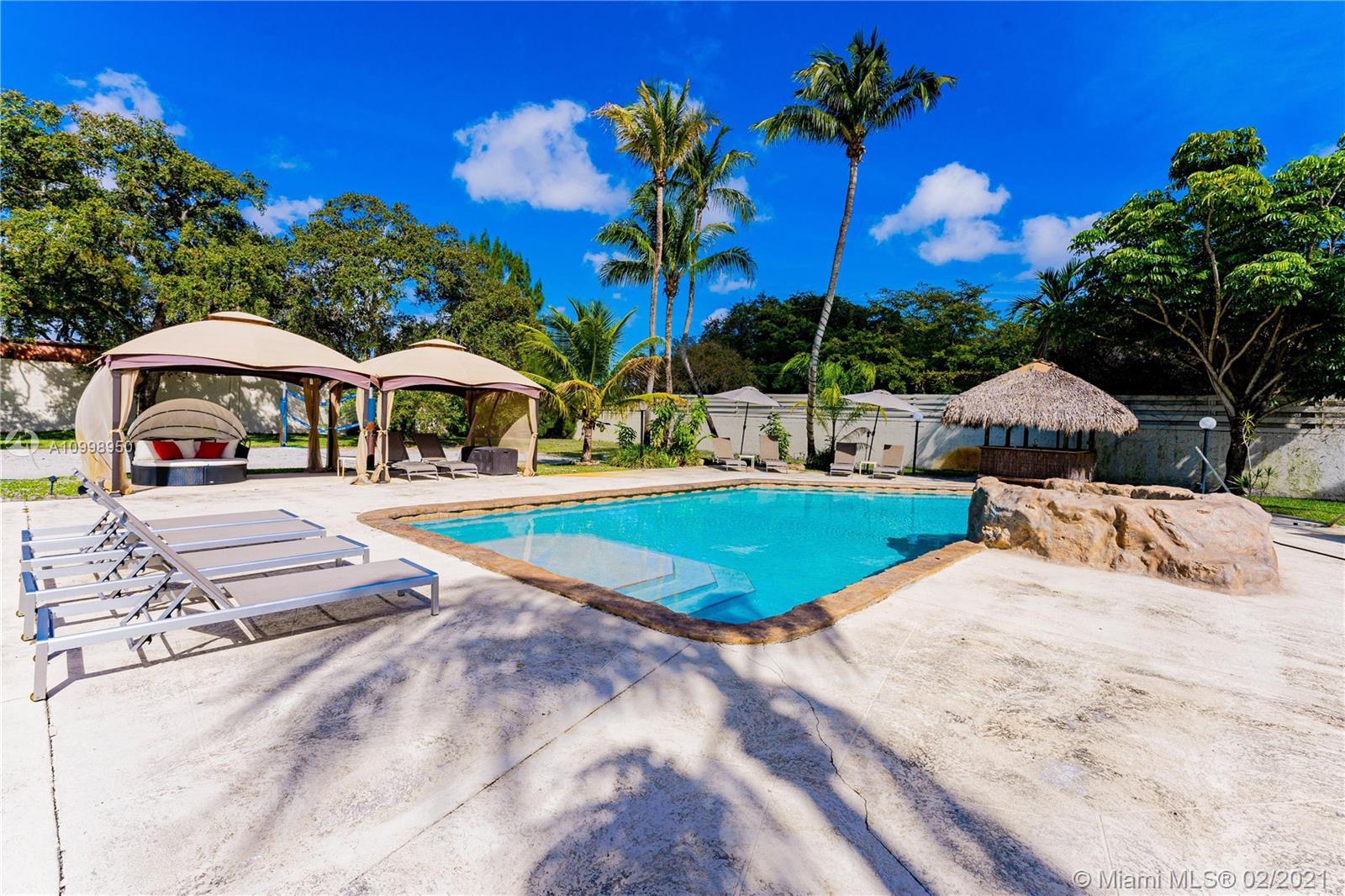 EMERALD WOODS - Residential