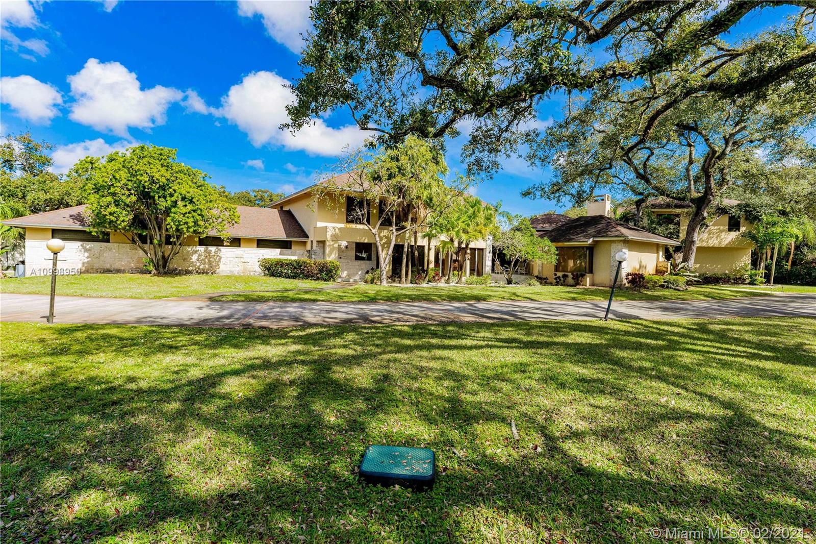 EMERALD WOODS - Residential