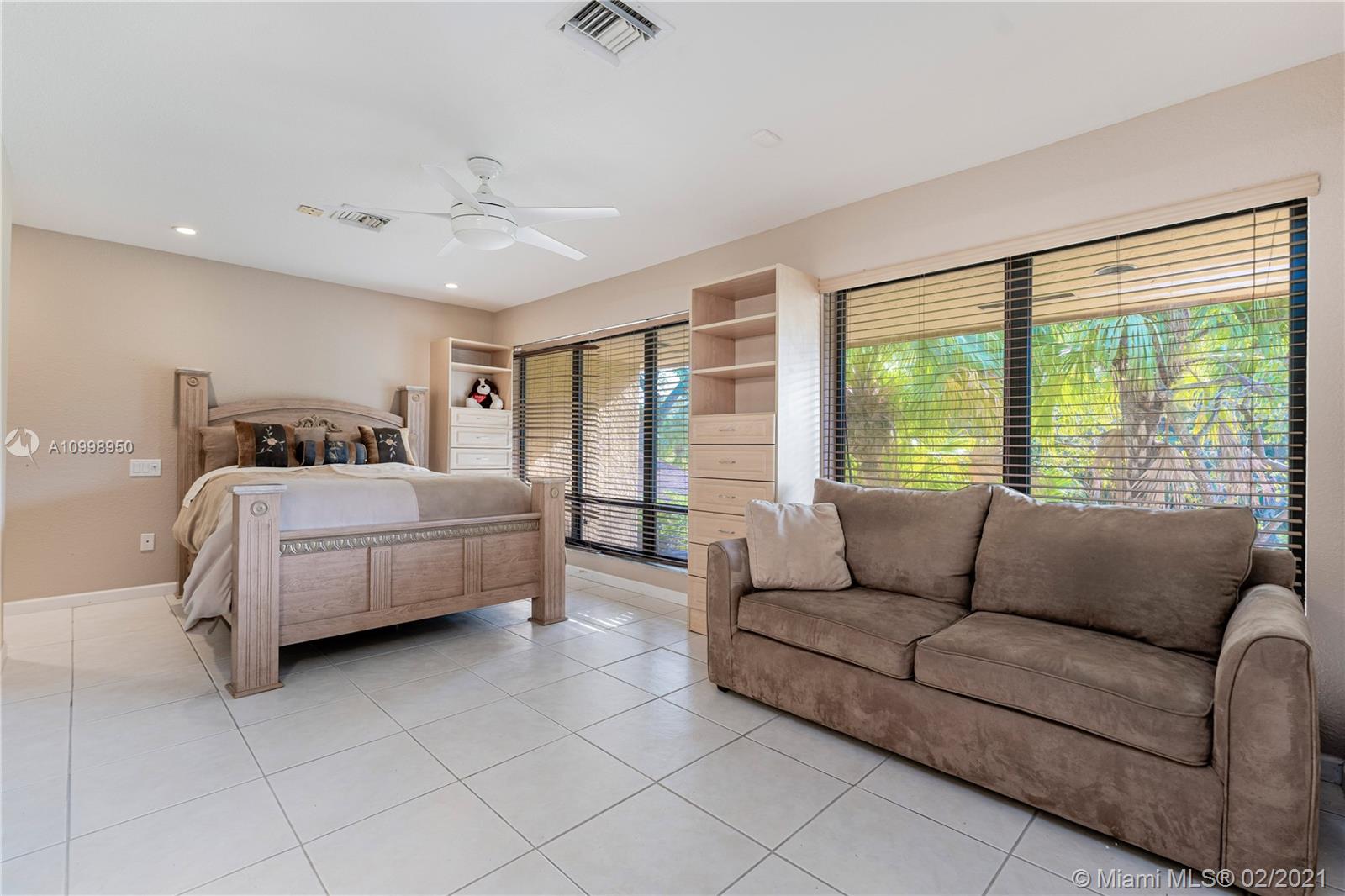 EMERALD WOODS - Residential