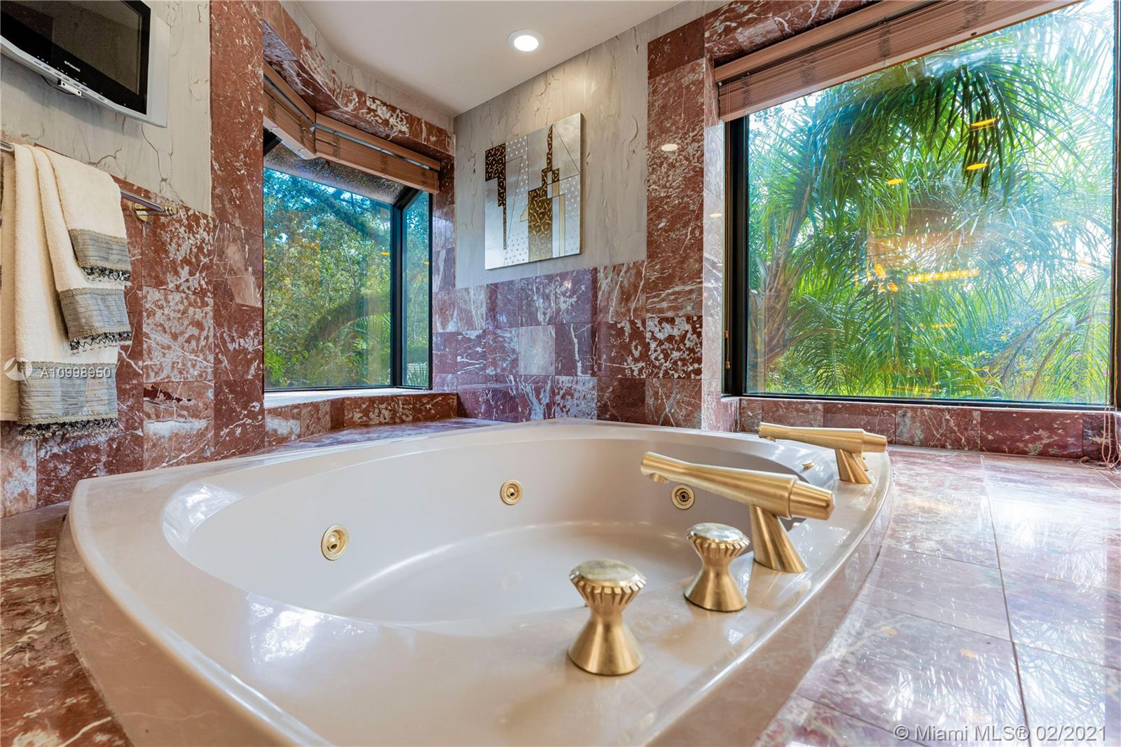 EMERALD WOODS - Residential