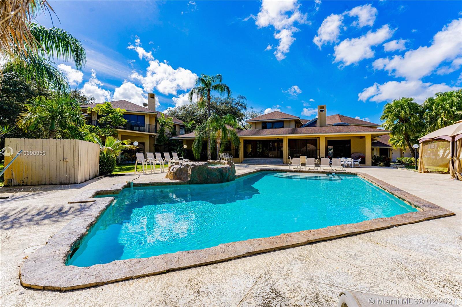 EMERALD WOODS - Residential