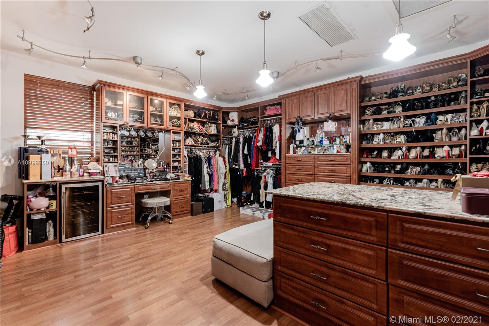 EMERALD WOODS - Residential