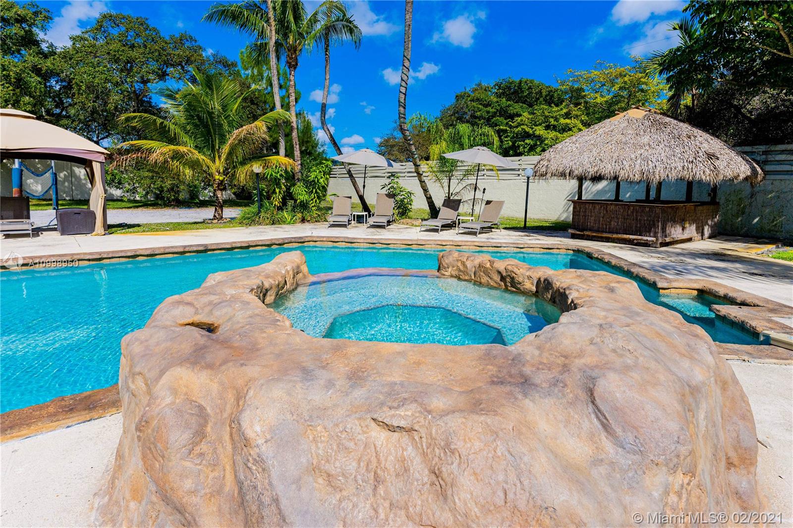 EMERALD WOODS - Residential