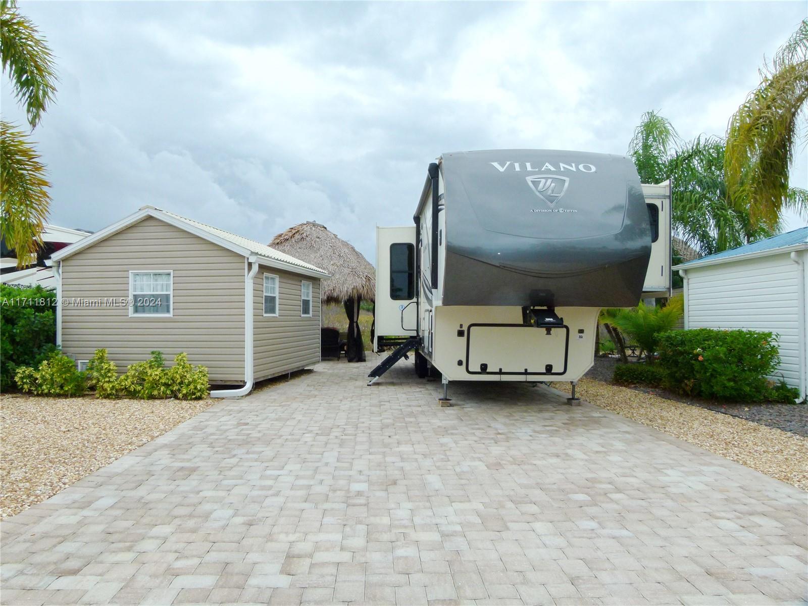 Silver Palms RV Resort - Land