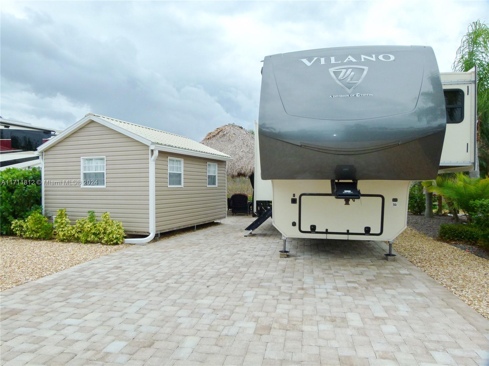 Silver Palms RV Resort - Land