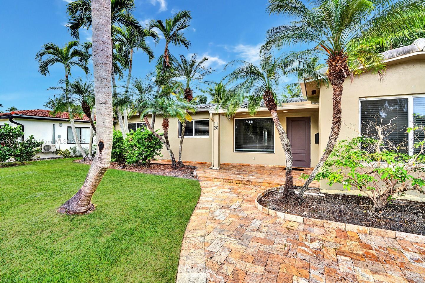 COUNTRY CLUB HOMES - Residential