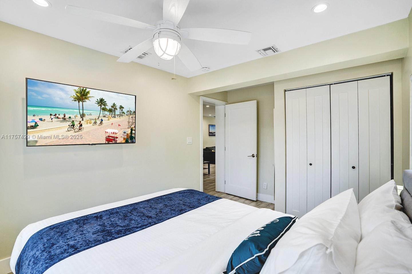 COUNTRY CLUB HOMES - Residential