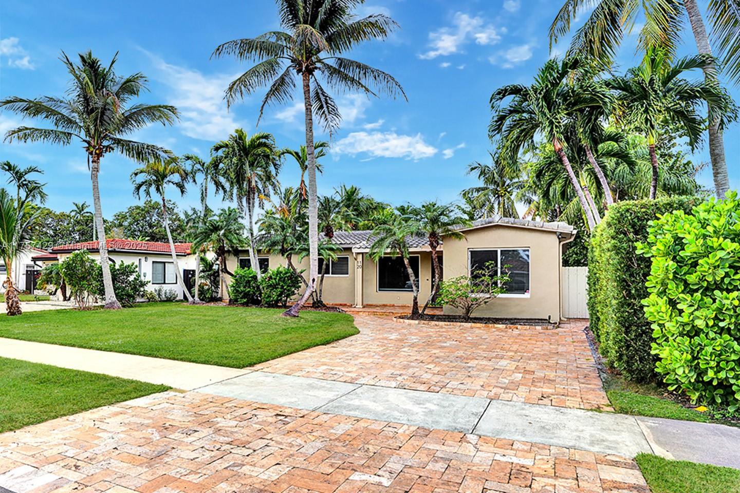 COUNTRY CLUB HOMES - Residential