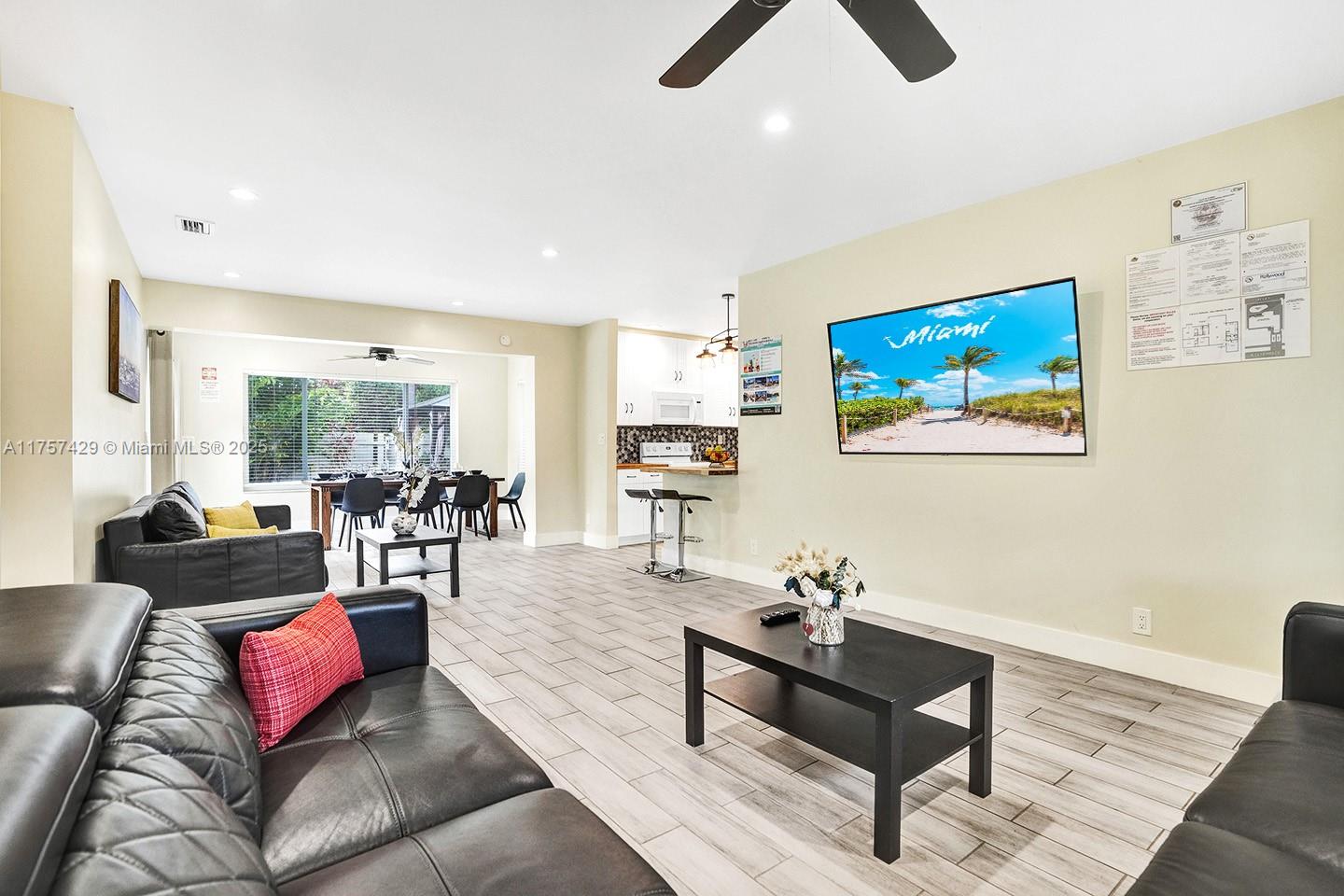 COUNTRY CLUB HOMES - Residential