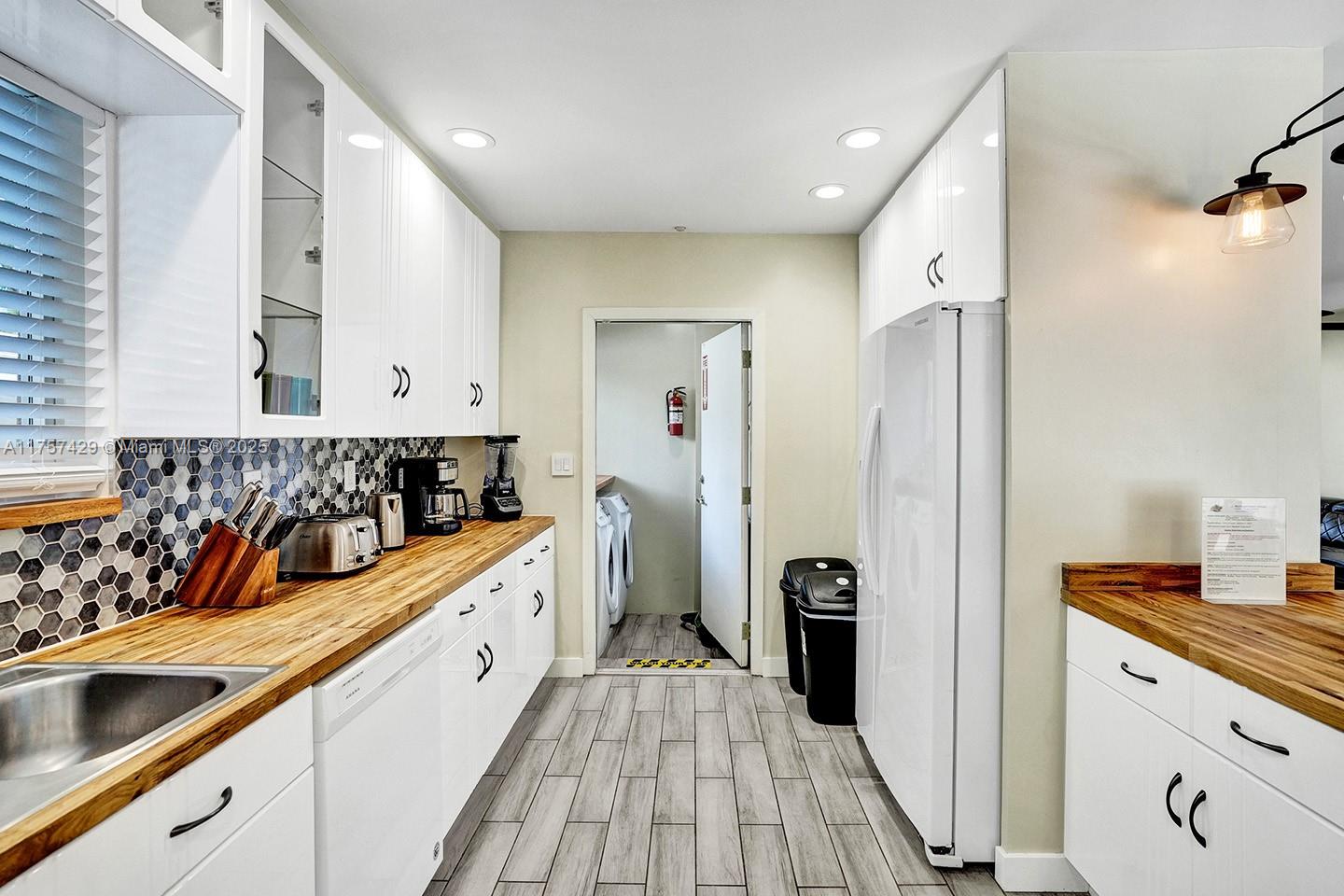 COUNTRY CLUB HOMES - Residential
