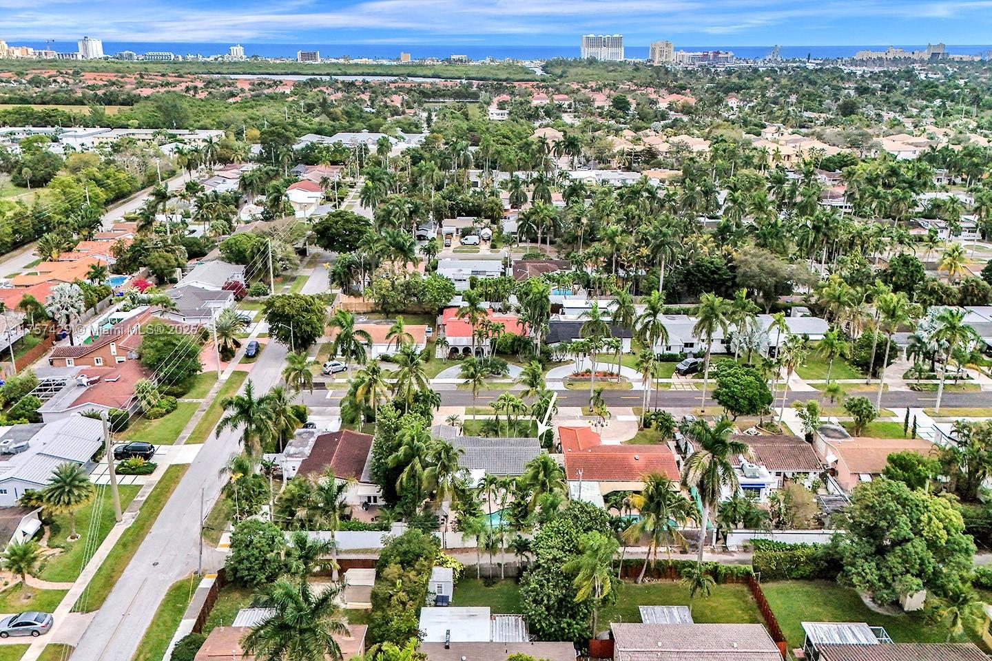 COUNTRY CLUB HOMES - Residential