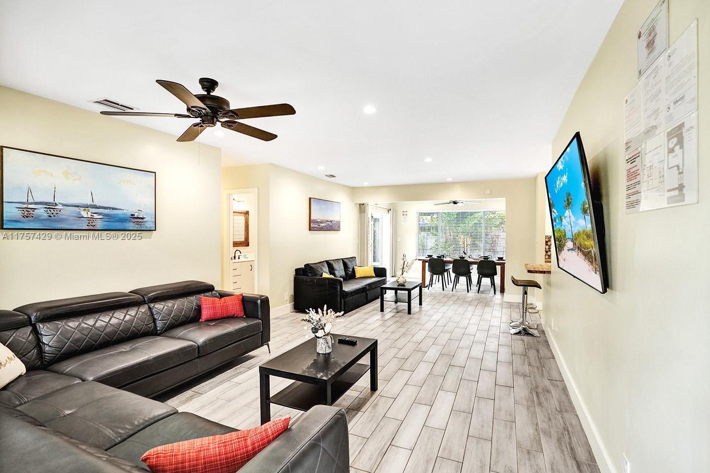 COUNTRY CLUB HOMES - Residential