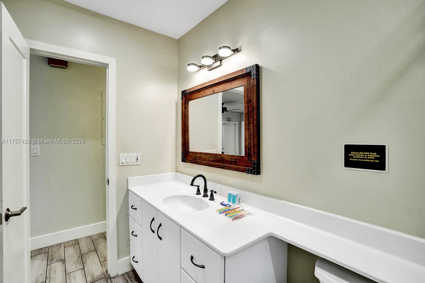 COUNTRY CLUB HOMES - Residential