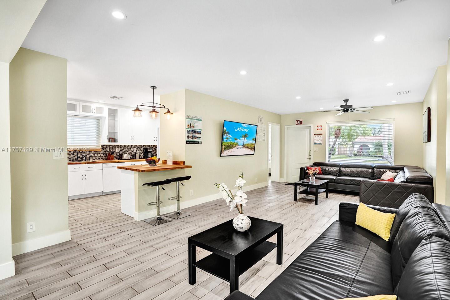 COUNTRY CLUB HOMES - Residential