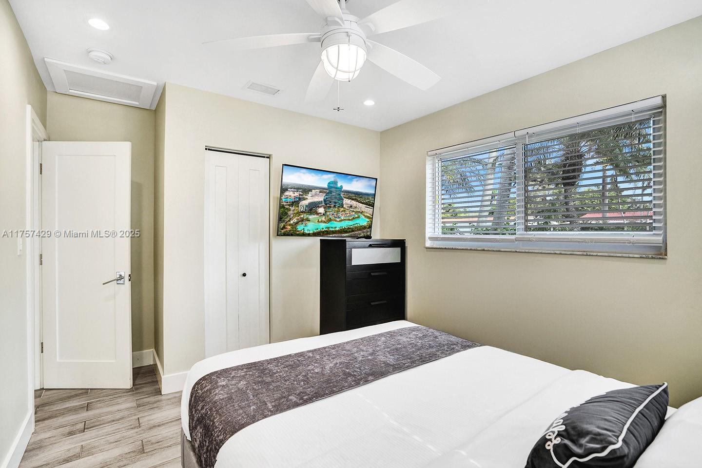 COUNTRY CLUB HOMES - Residential