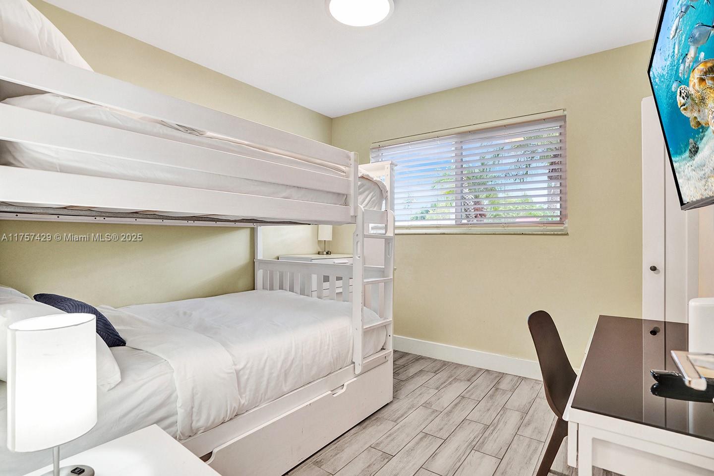 COUNTRY CLUB HOMES - Residential