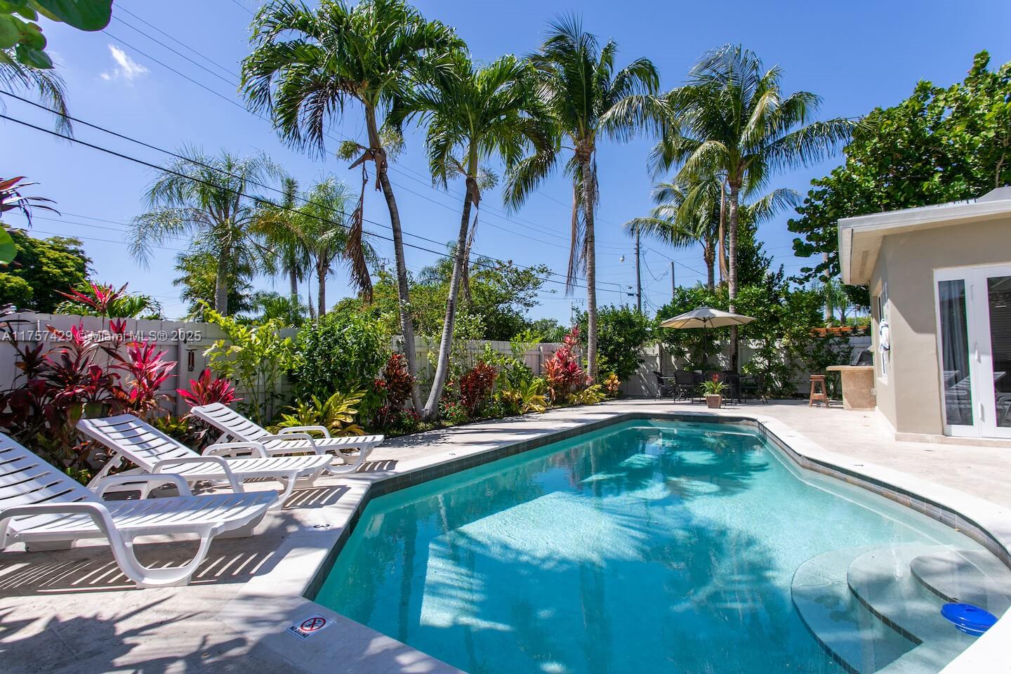 COUNTRY CLUB HOMES - Residential