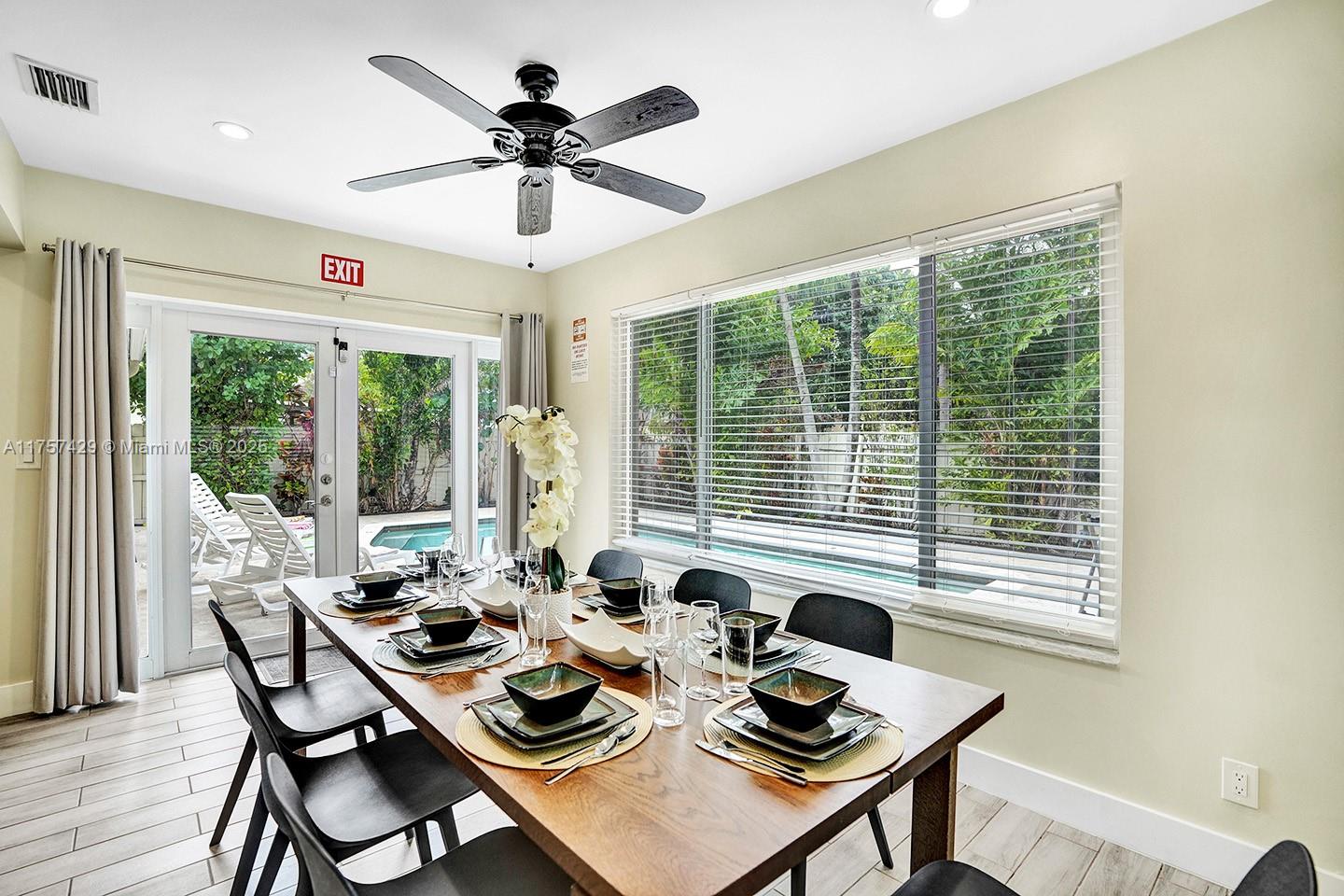 COUNTRY CLUB HOMES - Residential