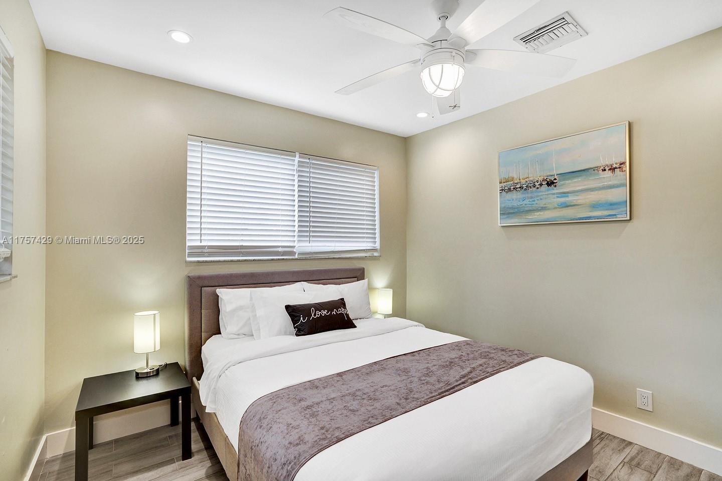 COUNTRY CLUB HOMES - Residential