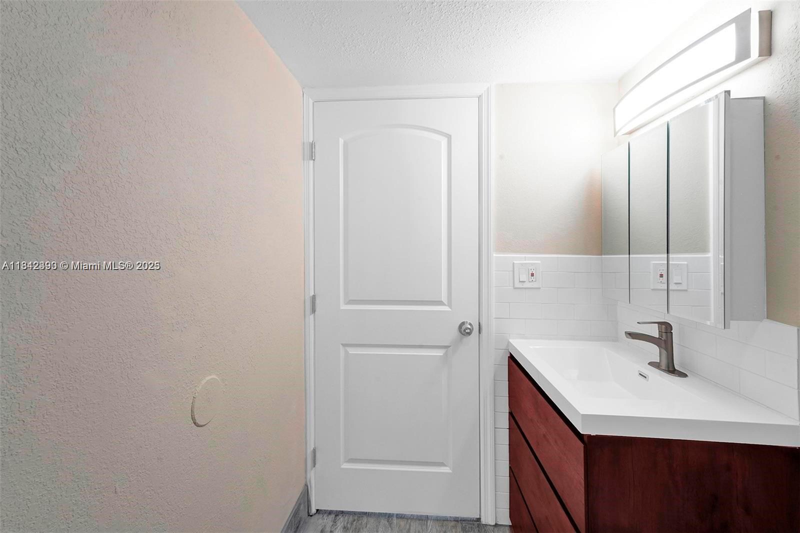 SERENITY ON THE RIVER CON - Residential