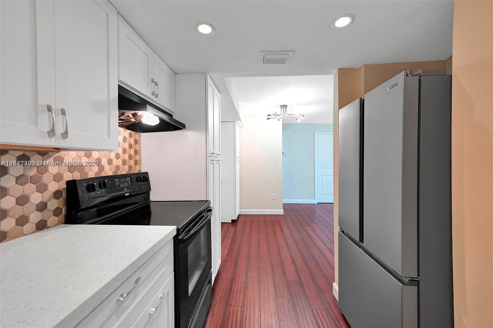 SERENITY ON THE RIVER CON - Residential