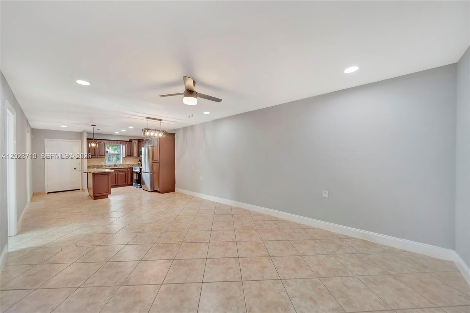 RAMBLING PELICAN WEST CON - Residential Lease