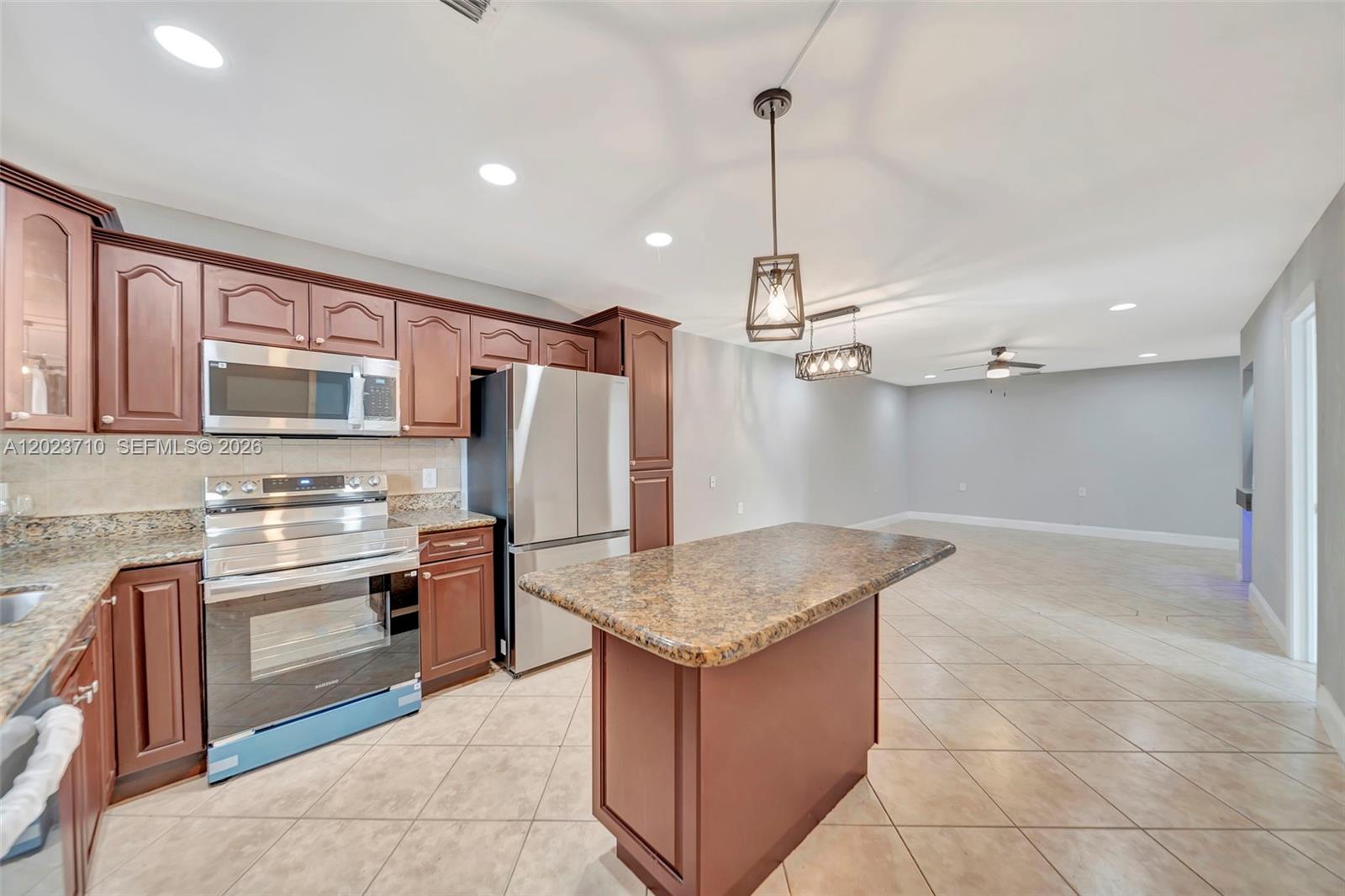 RAMBLING PELICAN WEST CON - Residential Lease