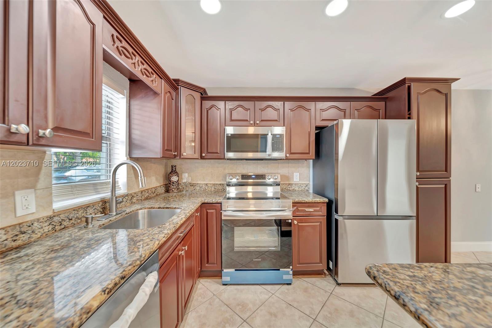RAMBLING PELICAN WEST CON - Residential Lease