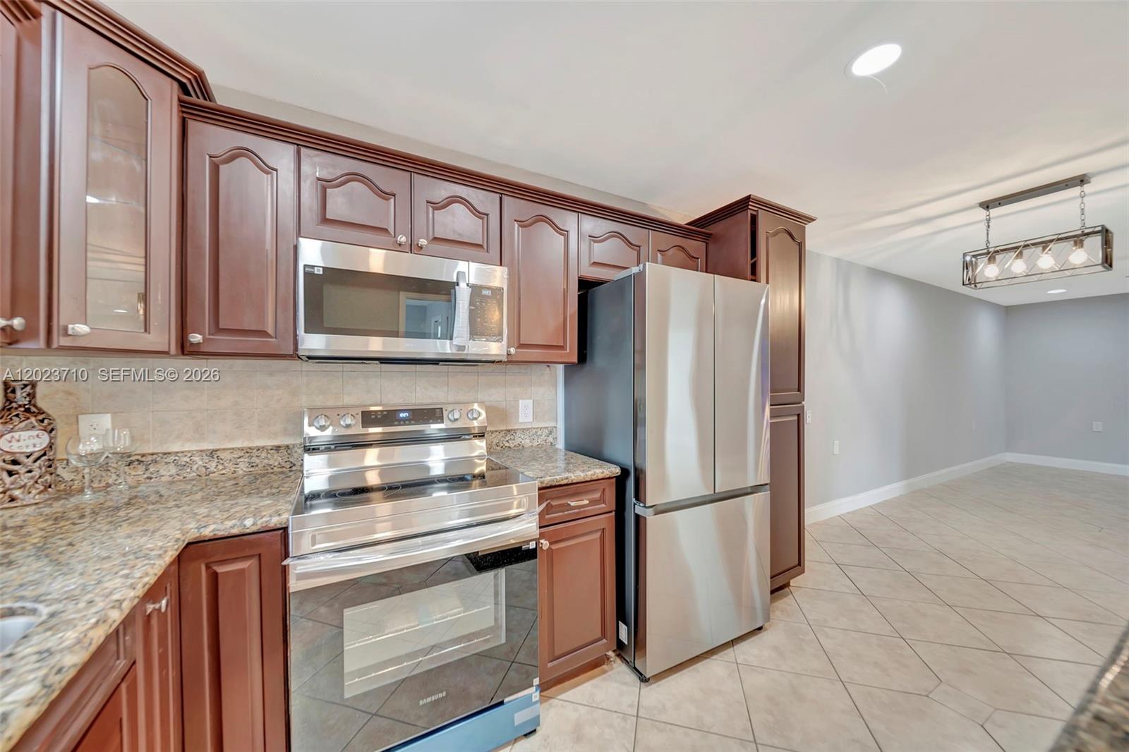 RAMBLING PELICAN WEST CON - Residential Lease
