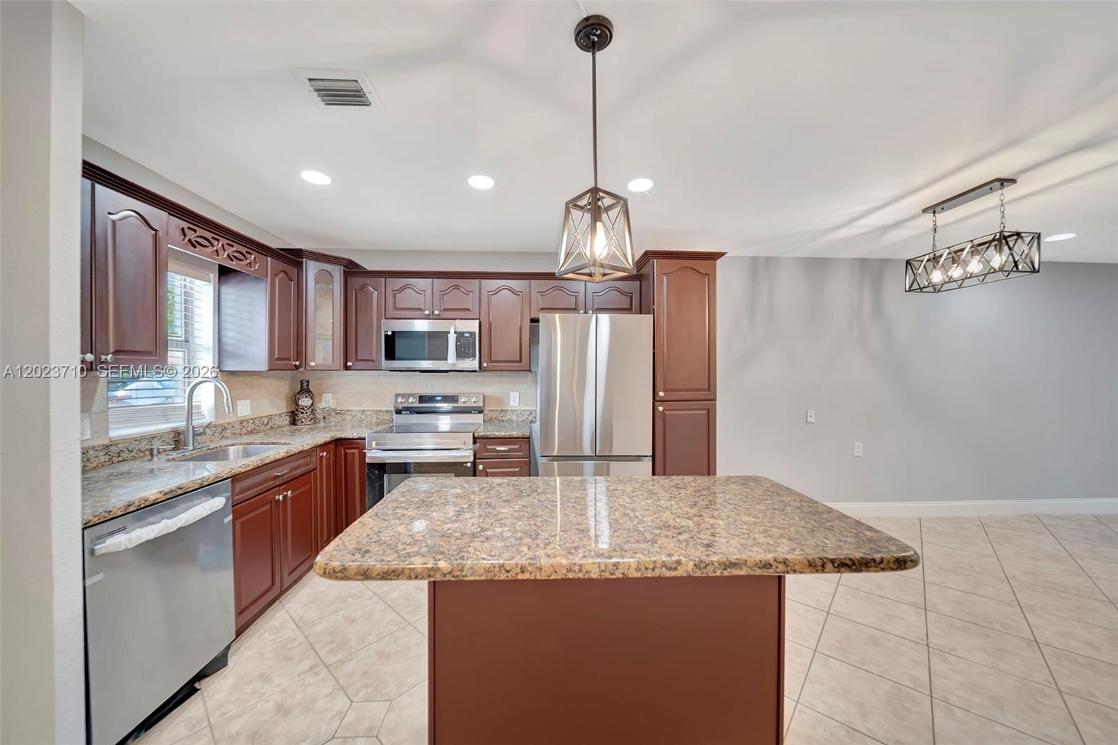 RAMBLING PELICAN WEST CON - Residential Lease