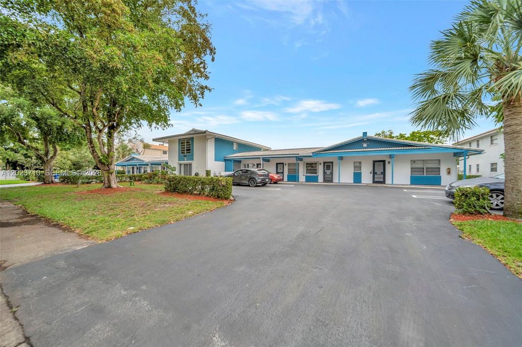Photo of 11640 NW 39th St #8, Coral Springs, FL 33065 (MLS # A12023710)